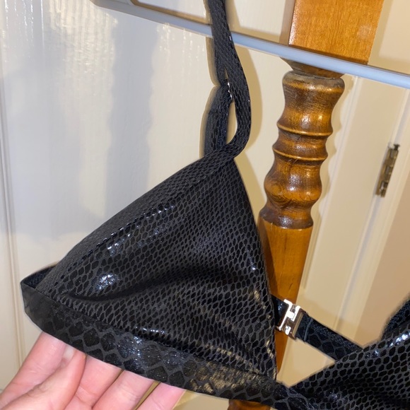 Black snakeskin bikini - Picture 3 of 4